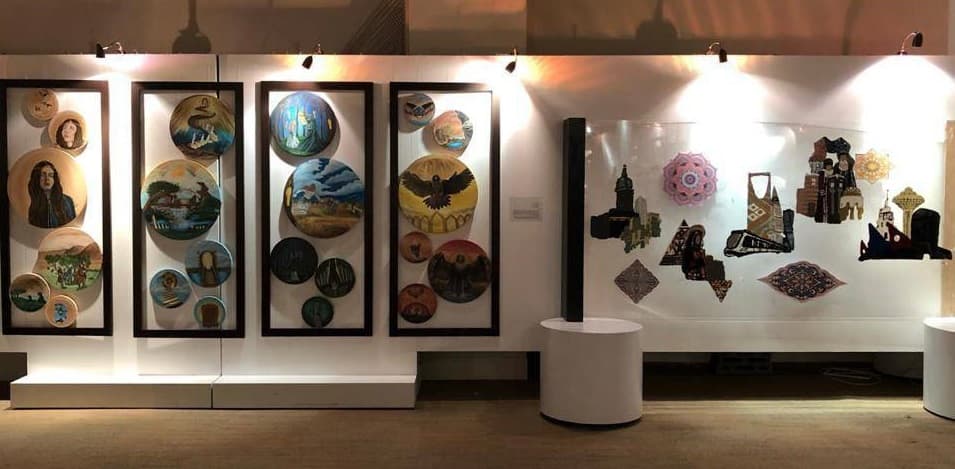 يشتمل المعرض على 35 عملا فنيا.