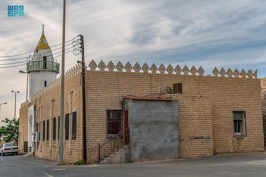 مساجد الوجه التاريخية .. تستقبل المصلين منذ أكثر من 200 عام