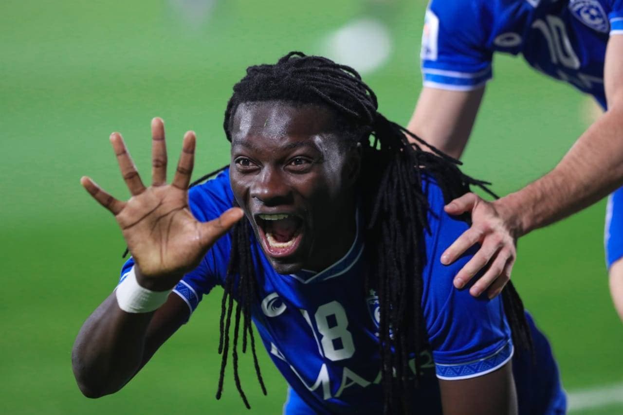 جوميز خلال احتفاله بهدف الهلال الثاني أمس. تصوير: يزيد السمراني ـ «الاقتصادية»