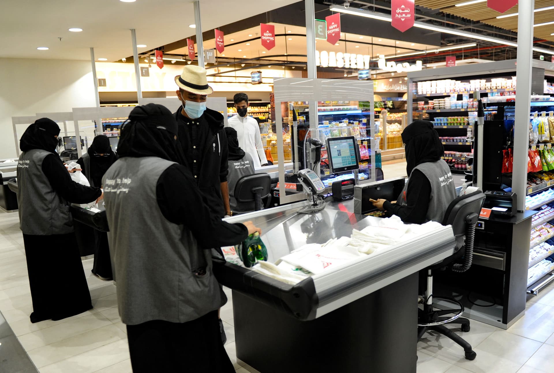 وزير الشؤون البلدية يوجه بتكثيف أعمال الرقابة الميدانية على الأسواق والمولات والمنشآت الغذائية