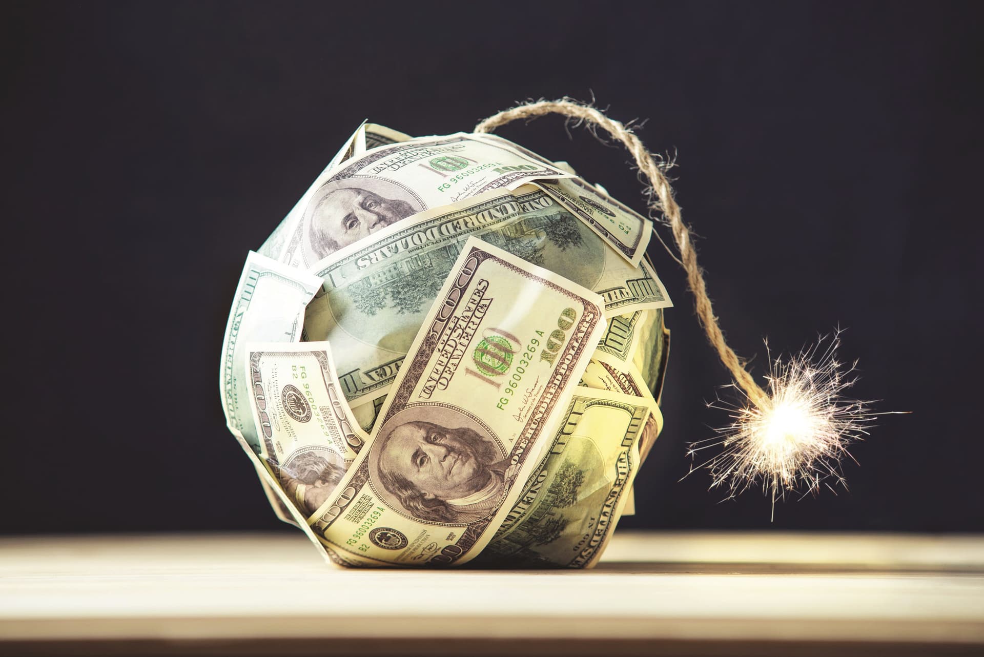 التمويل التركيبي .. مخاطر خفية شديدة الانفجار                