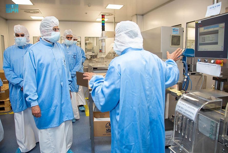 وزير الصناعة يتفقد المدينة الصناعية الأولى في القصيم