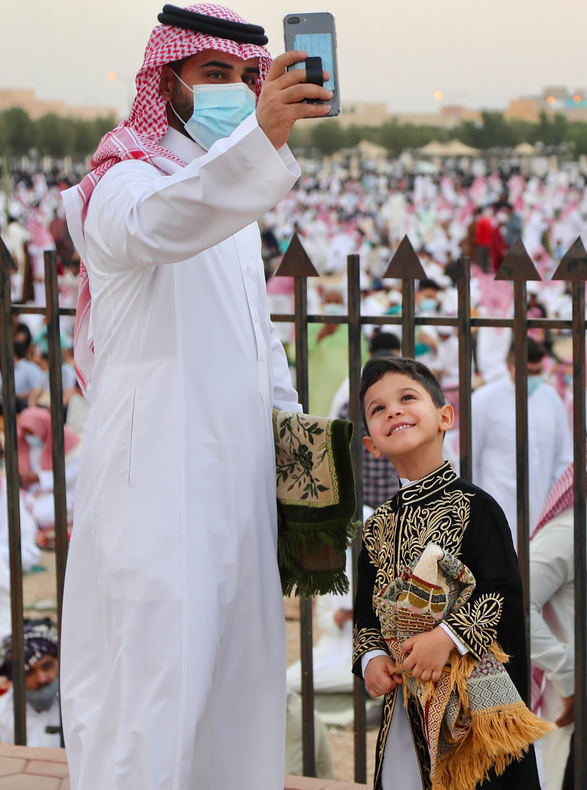 صور من صلاة العيد في الرياض