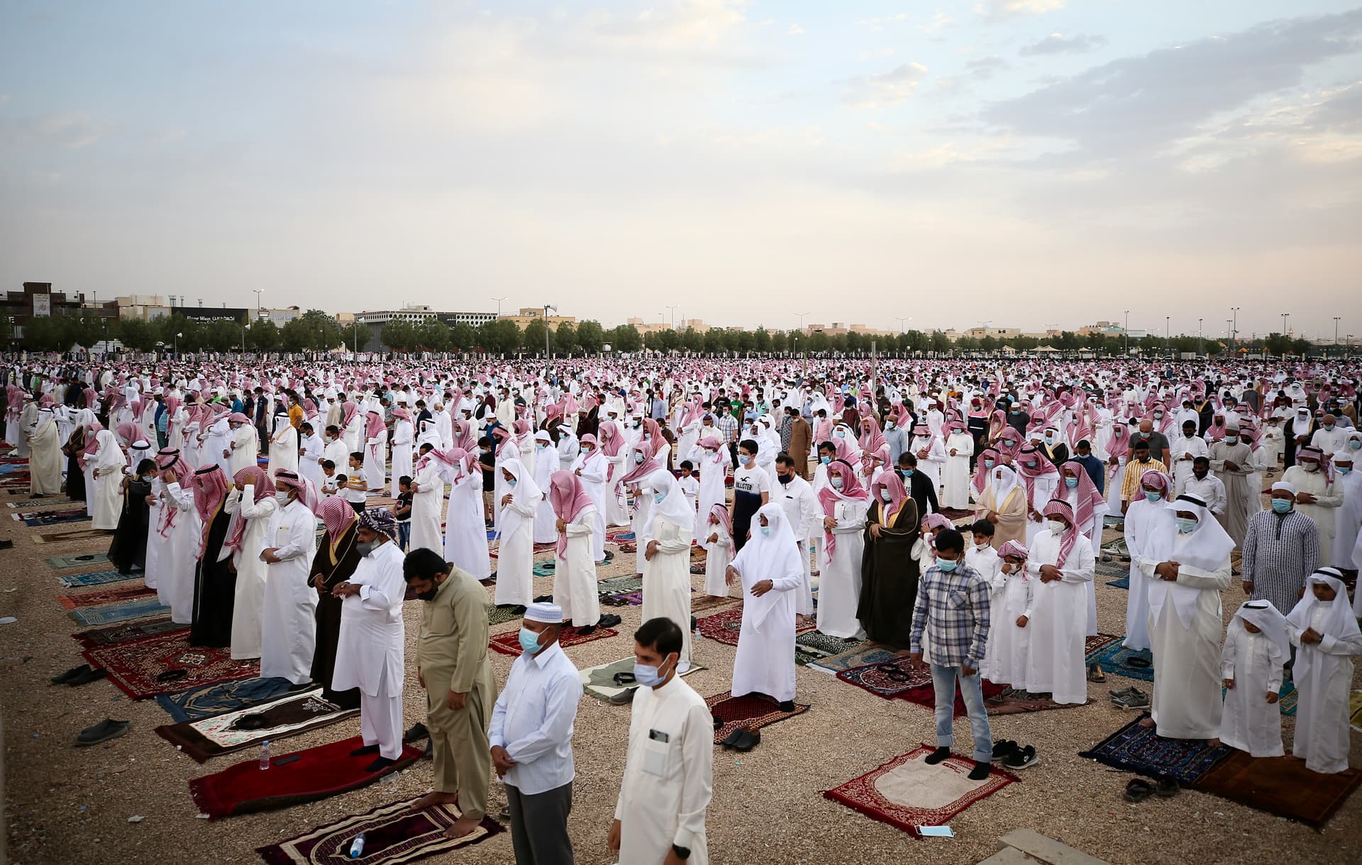 صور من صلاة العيد في الرياض