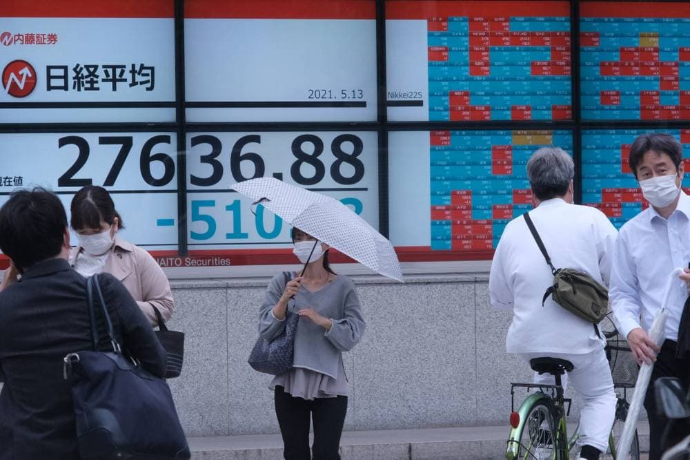 أغلق "نيكاي" الياباني على هبوط بـ 2.49 في المائة أمس. "الفرنسية"