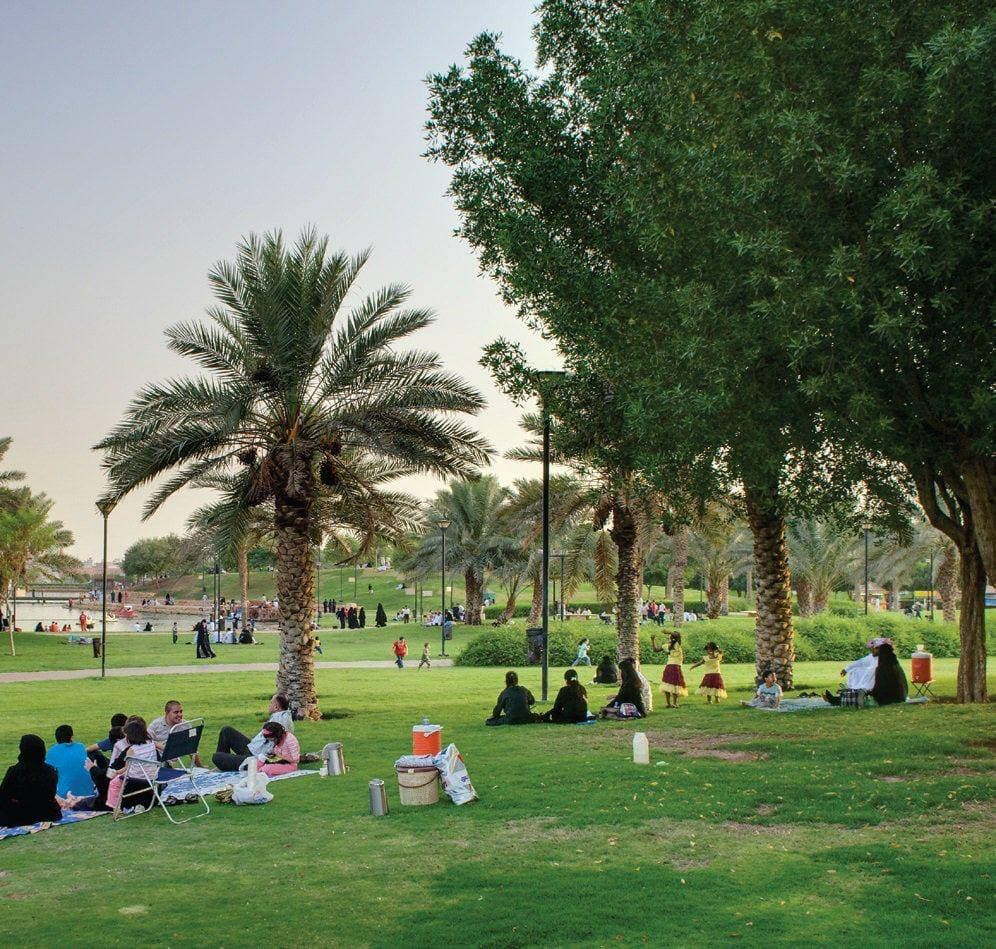 حدائق ‫الرياض بمسطحاتها الخضراء وجهة للأسر خلال العيد