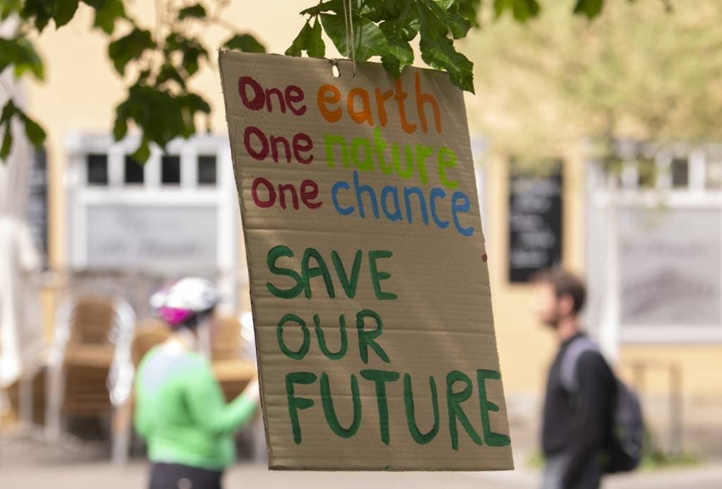 أرض واحدة.. مستقبل واحد.. وفرصة وحيدة.