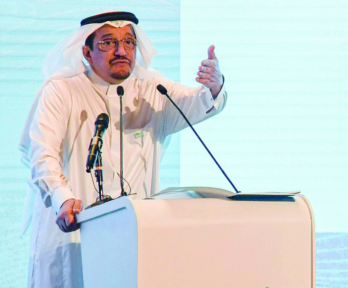 د. حمد آل الشيخ خلال المؤتمر الصحافي أمس.