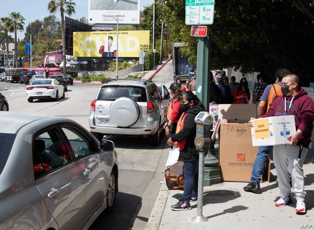  تخطى الإنفاق توقعات الخبراء لكنه ظل أقل من الارتفاع المسجل في مارس.