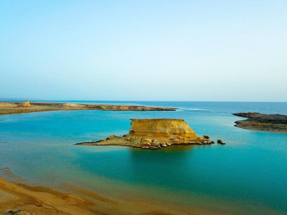 يعد "شرم الجزي" أحد أكثر الشواطئ جمالا على سواحل تبوك."واس"