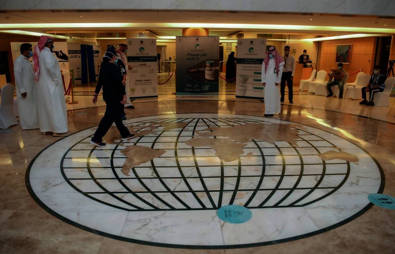 استمرت الحملة ليوم واحد استفاد منها عدد كبير من منسوبي المجموعة.