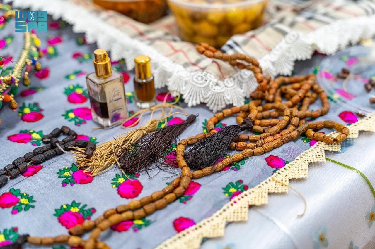 صناعة السبح من نواة الزيتون في الجوف