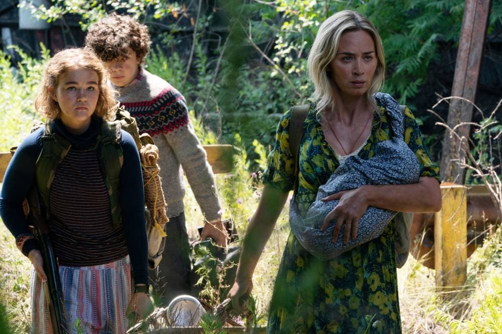 مشهد من العمل.