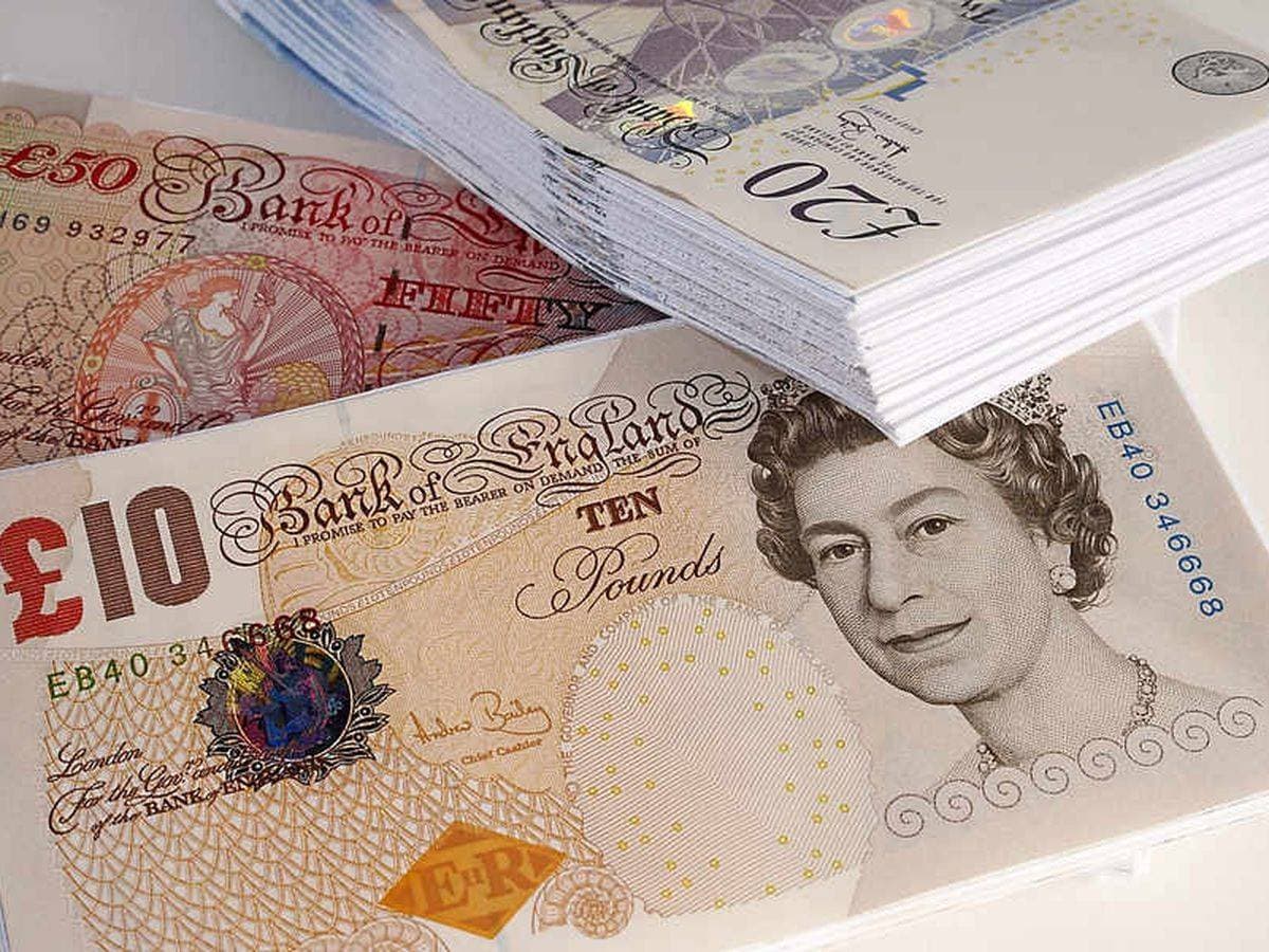 تراجع الجنيه الاسترليني إلى أدنى مستوى له أمام الدولار خلال أكثر من شهر.