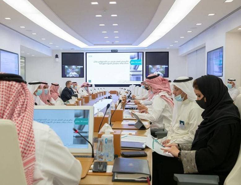 جانب من اجتماع وزارة التجارة أمس بالرؤساء التنفيذيين لوكلاء وموزعي الأجهزة الكهربائية في المملكة. 'واس'