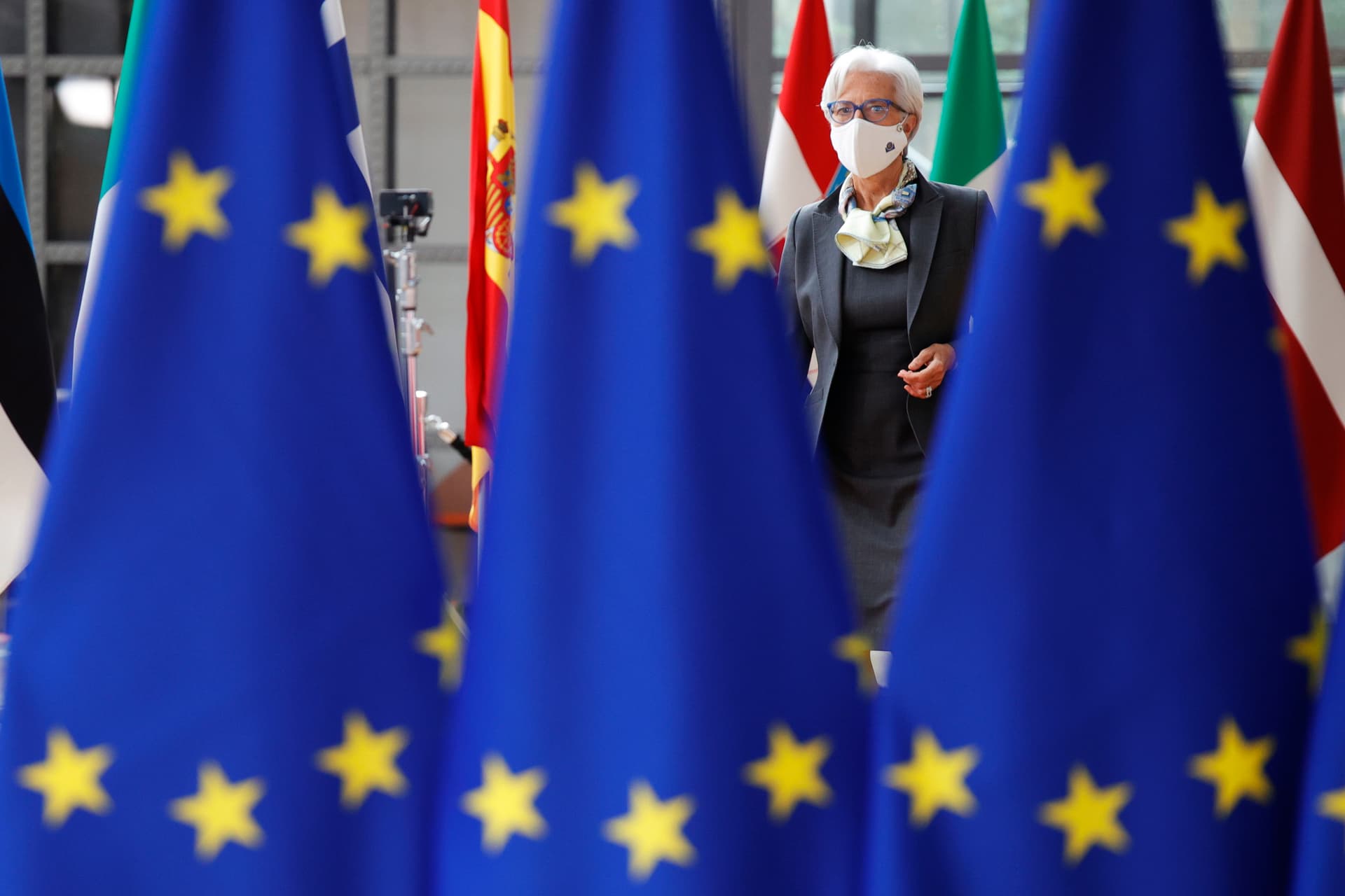 لاجارد: منطقة اليورو ستتعافى بأسرع من المتوقع لكن الدعم ما زال مطلوبا