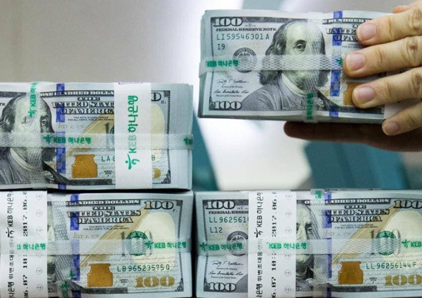 ظل الاسترليني منخفضا عند 1.41515 دولار بعد هبوطه من أعلى مستوى في ثلاثة أيام.