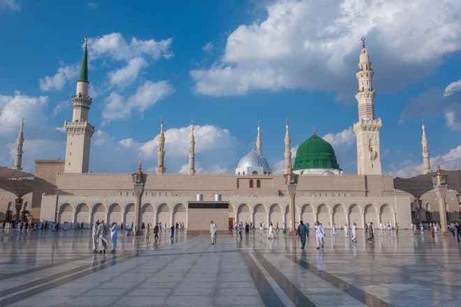 إعفاء مدير شؤون الأئمة والمؤذنين في المسجد النبوي ووكيله نظرا للقصور في العمل