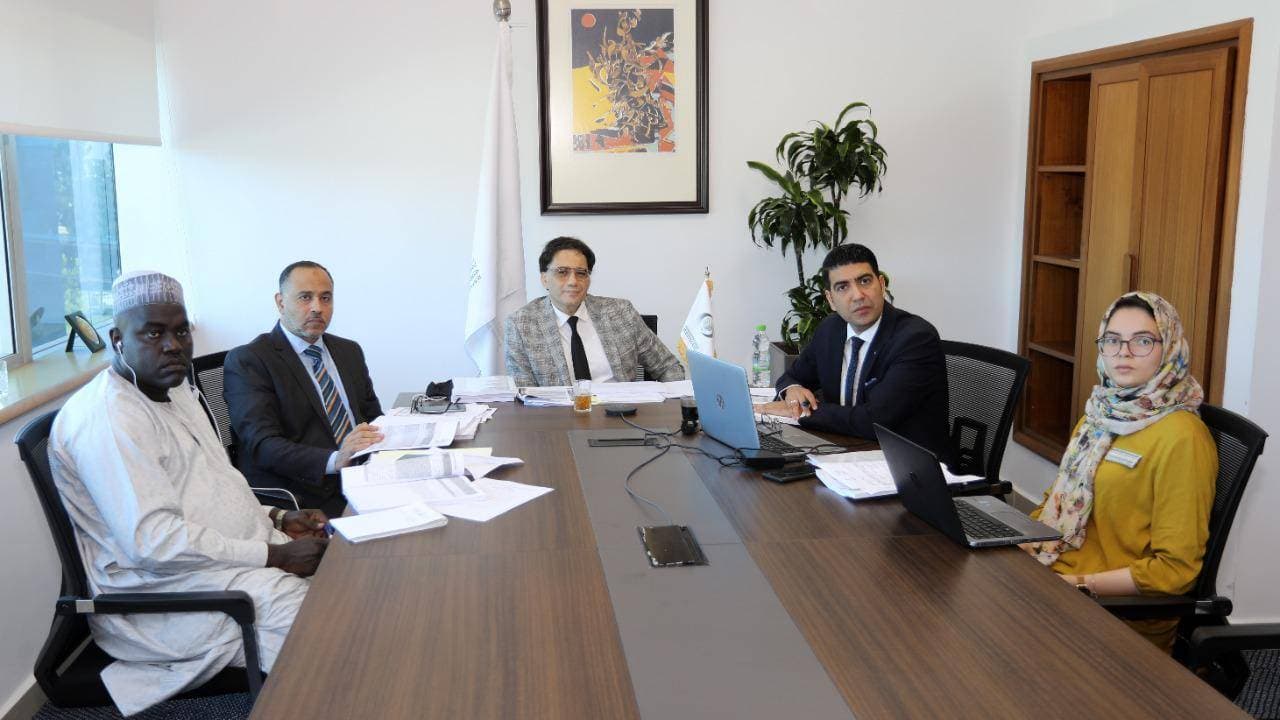 جانب من اجتماع لجنة التراث في العالم الإسلامي.