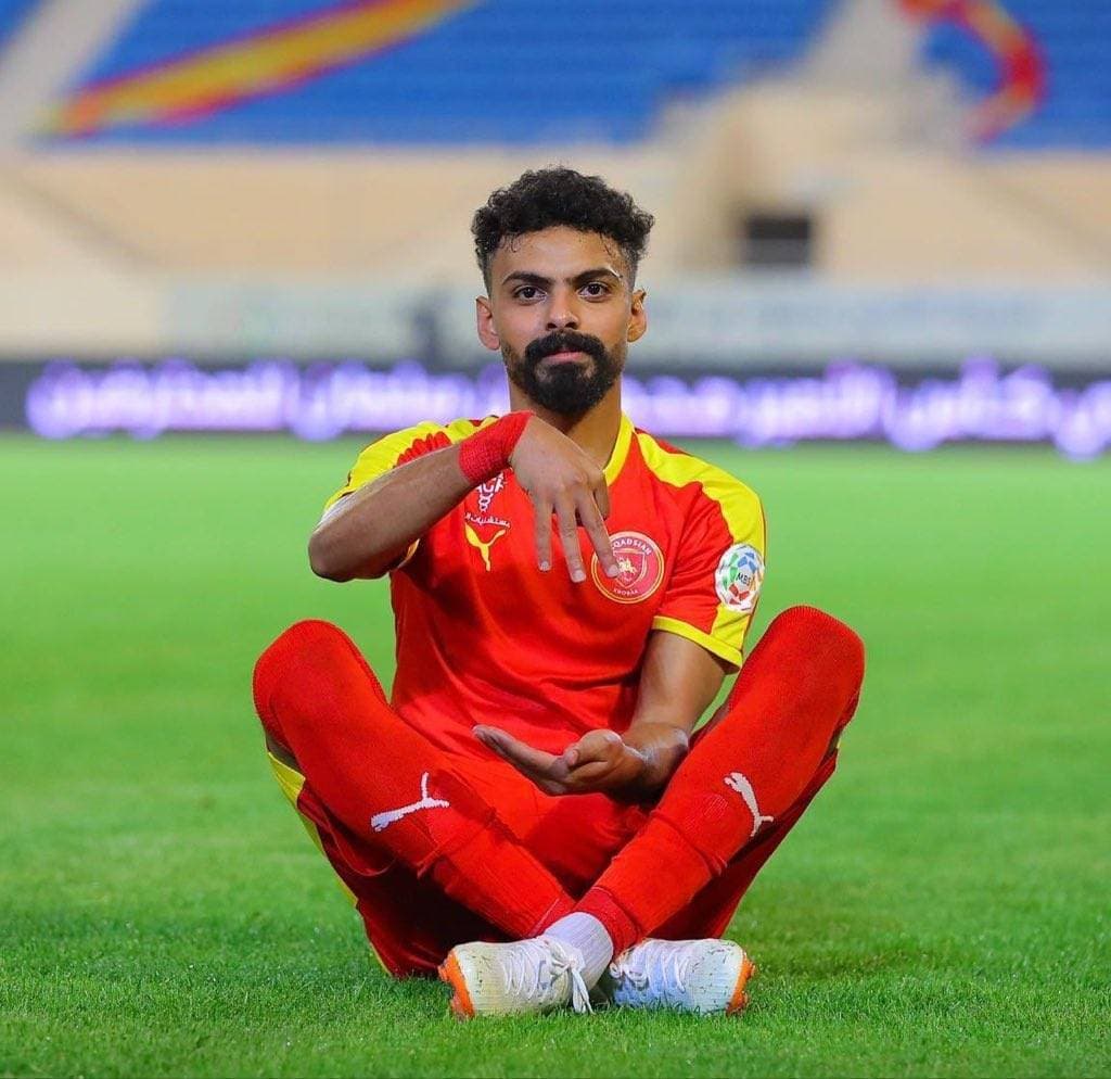 العمري محتفلا بهدفه مع القادسية.