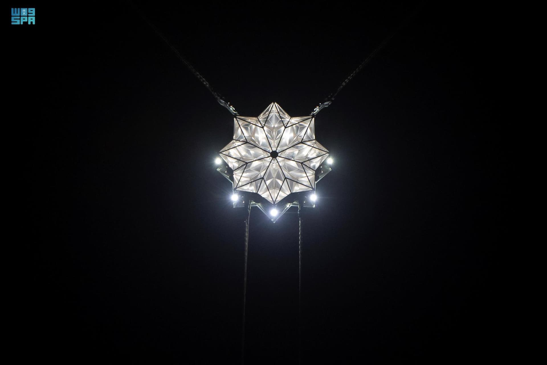 نور الرياض يدخل موسوعة "غينيس" بعملين فنيين "المنارة" و"النجمة المتحركة"