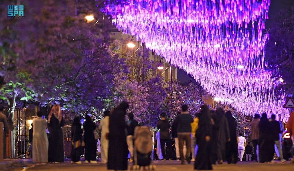 شارع الفن في أبها .. كرنفال الألوان ووجهة العائلات