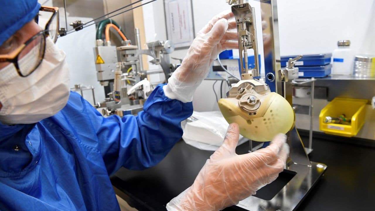 شركة فرنسية تعلن أنها باعت للمرة الأولى قلبا اصطناعيا من صنعها في إيطاليا