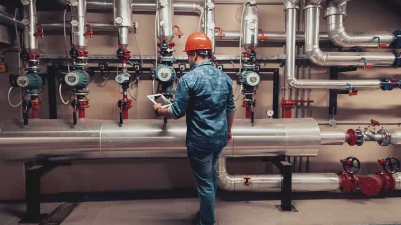 الزيادات التي أقرها المنتجون في أوبك+ حذرة وتستند إلى توقعات تعاف أكبر في الطلب العالمي.