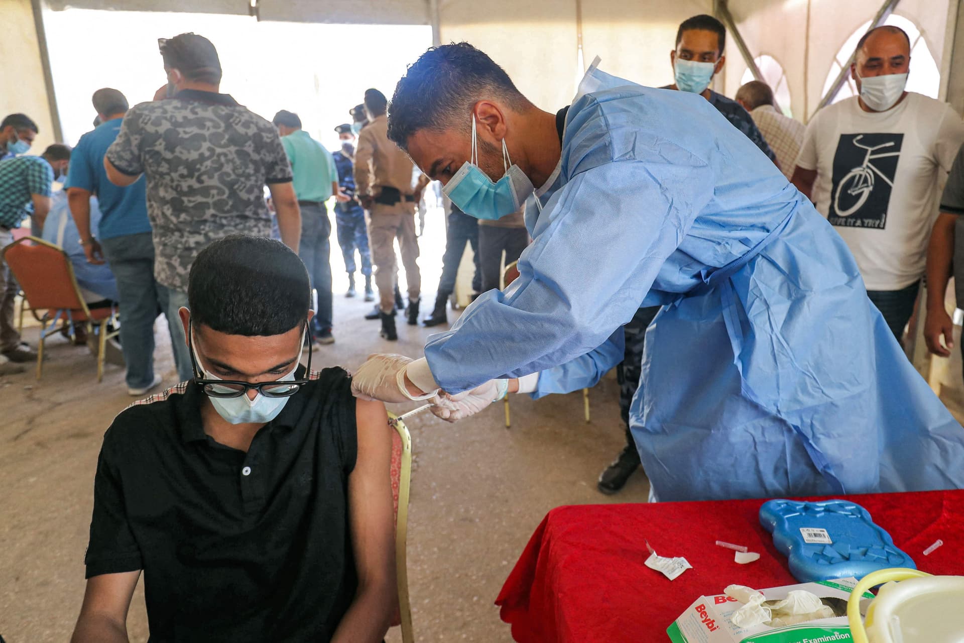  مراكز ميدانية للتلقيح في العاصمة الليبية بعد تسارع تفشي كوفيد-19