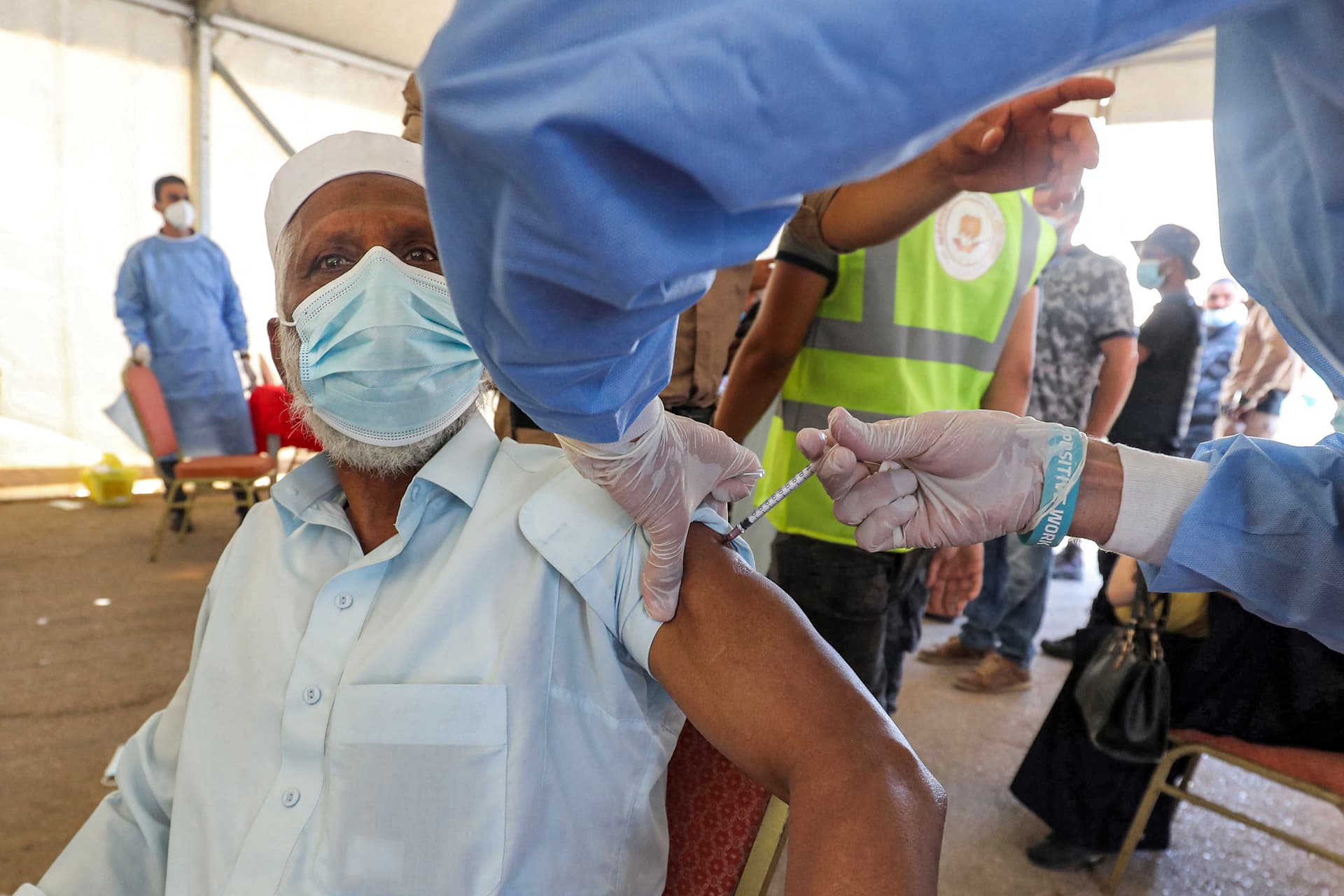  مراكز ميدانية للتلقيح في العاصمة الليبية بعد تسارع تفشي كوفيد-19