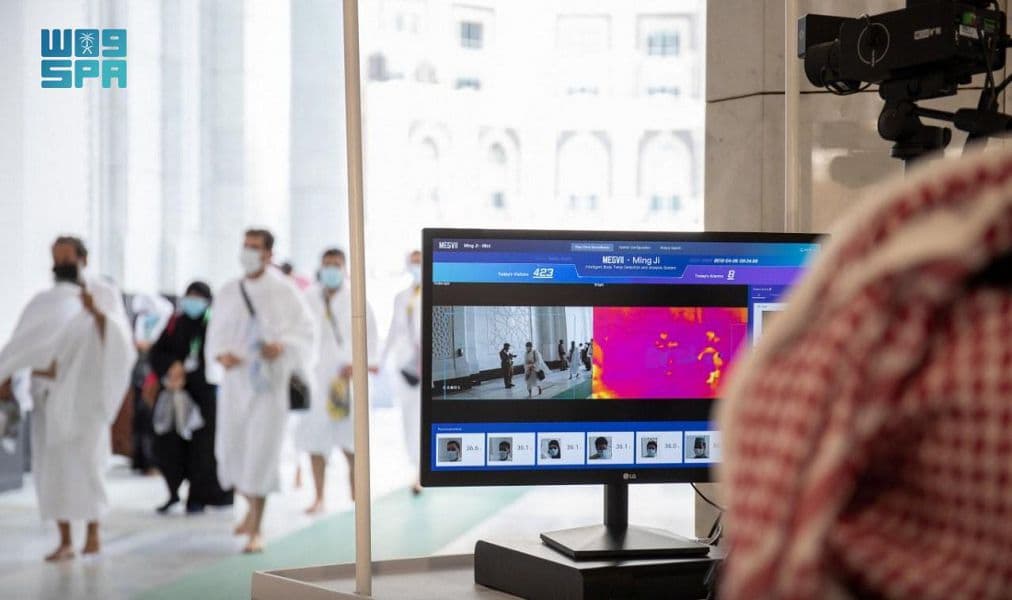 تكثيف عمليات التعقيم بالمسجد الحرام مع بدء استقبال المعتمرين