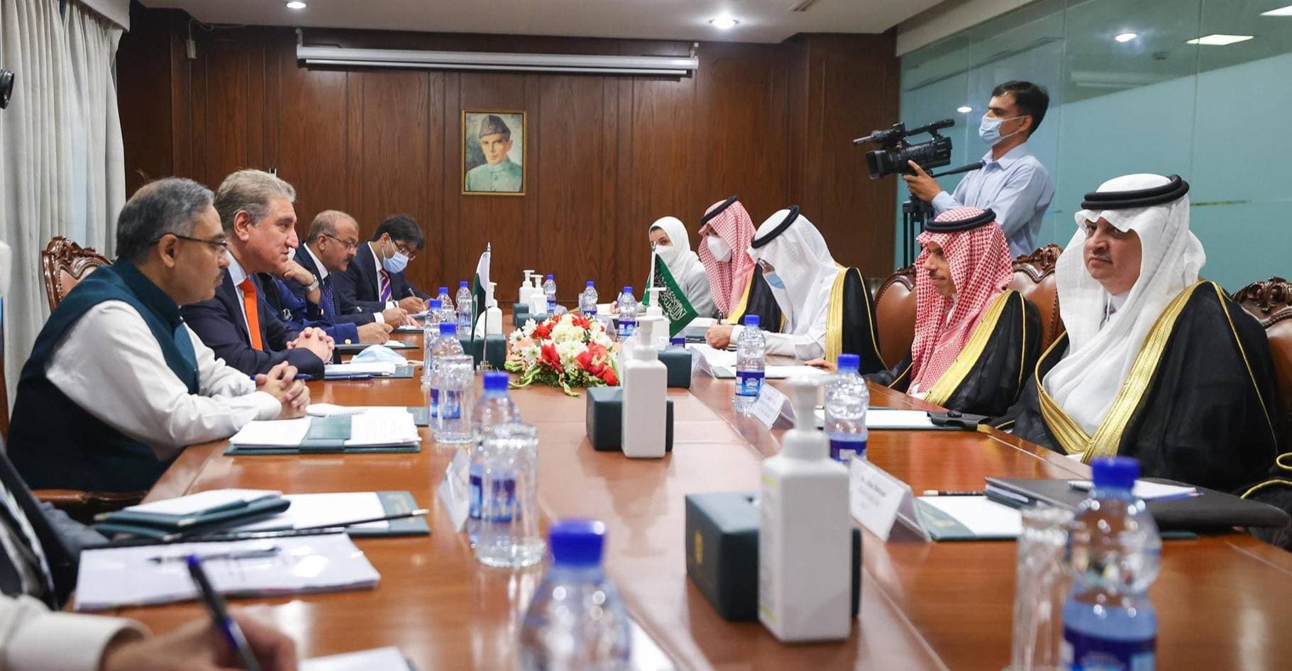 جانب من جلسة المباحثات التي عقدها وزير الخارجية وظيره الباكستاني أمس.