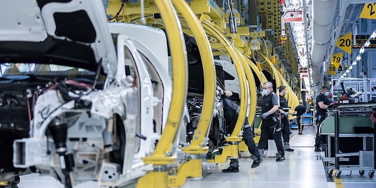 "رينو" تضاعف تقديراتها بشأن الخسارة في إنتاجها بسبب أزمة نقص أشباه الموصلات