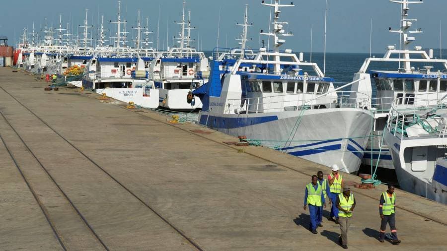 200 مليون دولار من المبلغ نفسه تبخرت على شكل رسوم مصرفية.