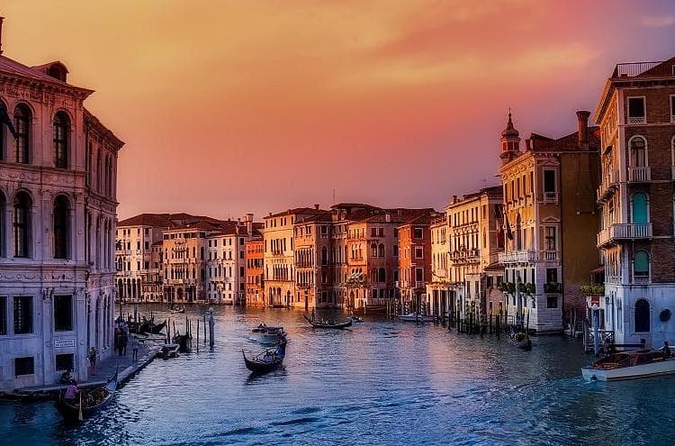 فينيسيا تفرض رسوم دخول على السائحين من صيف 2022 
