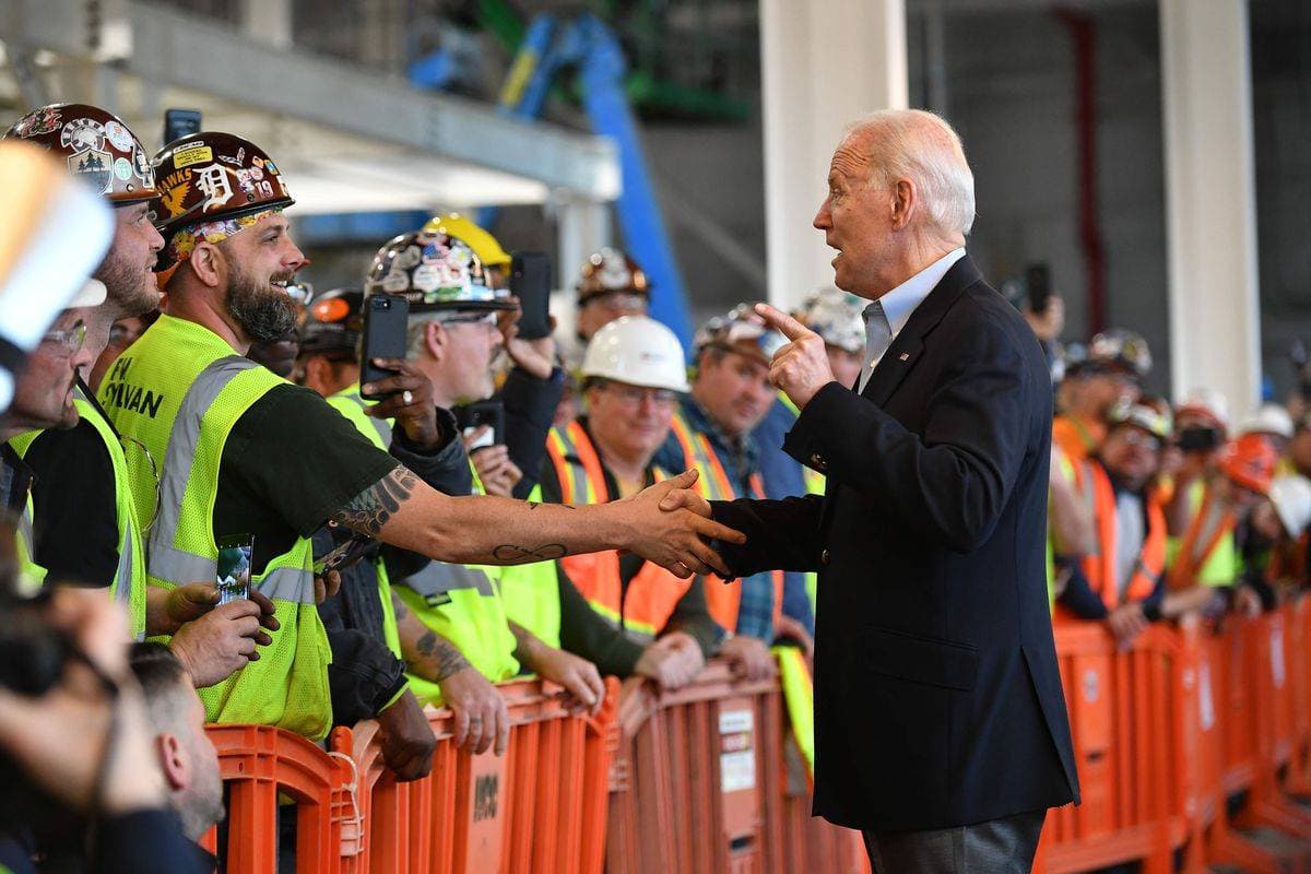 "ادفعوا لهم أكثر". بهذه الكلمات الثلاث لخص الرئيس جو بايدن النتيجة الأكثر إثارة للدهشة من الجائحة.