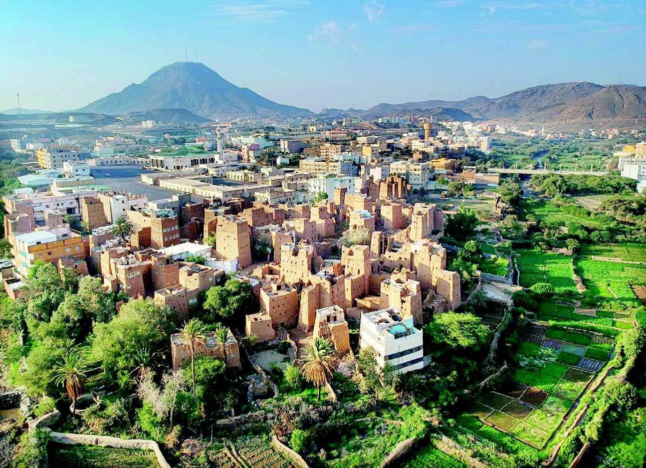 ظهران الجنوب .. طبيعة بكر وعمارة متفردة