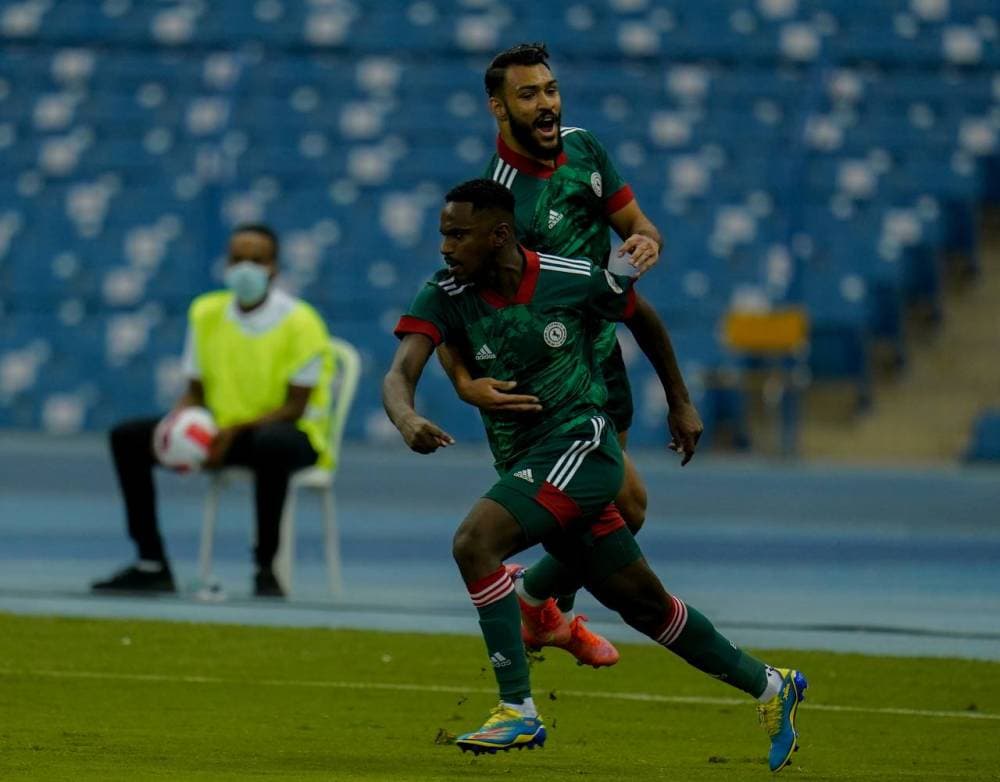 محنشي بعد تسجيله هدف التعادل.