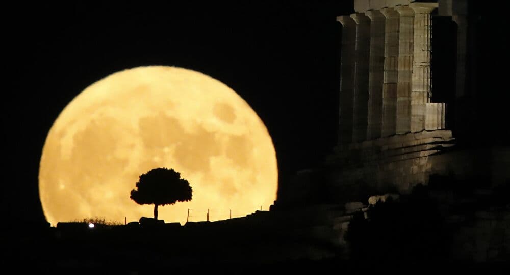 120 موقعا أثريا تفتح بالمجان بمناسبة اكتمال القمر في اليونان