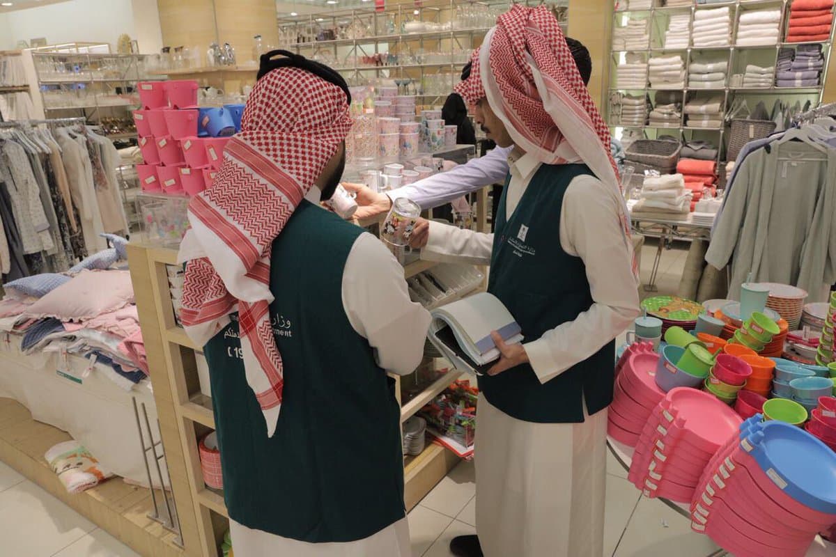 تمديد العمل بلائحة تصحيح أوضاع مخالفي نظام مكافحة التستر لمدة 6 أشهر إضافية