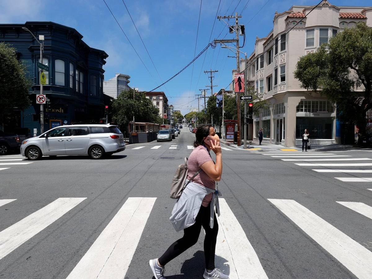 ارتفاع أعداد الإصابات بكورونا يلعب دورا في تدني الحركة المرورية.