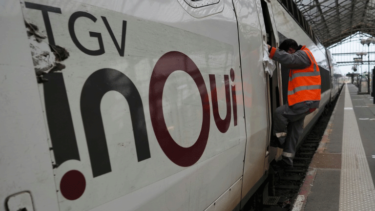 لصوص يعرقلون سير قطار شحن في فرنسا لسرقته