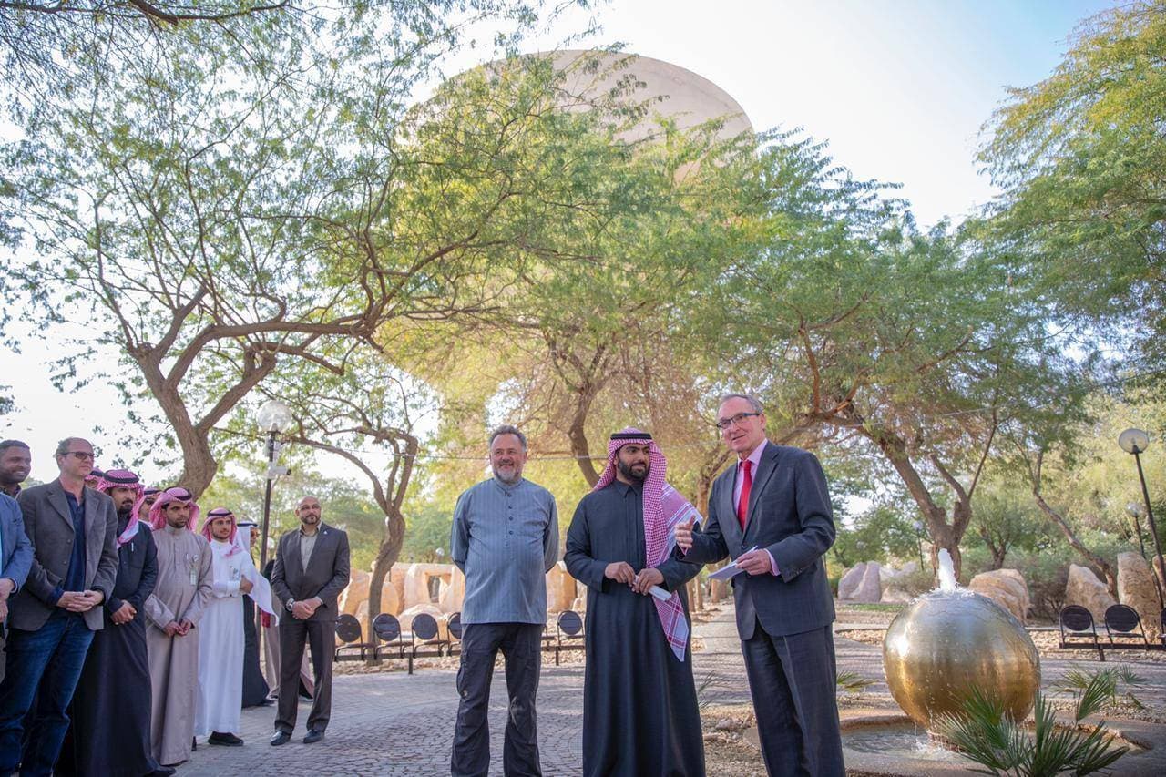 الأمير بدر بن فرحان يفتتح حديقة ريتشارد بوديكر المهندس الألماني الراحل في حي السفارات في وقت سابق.