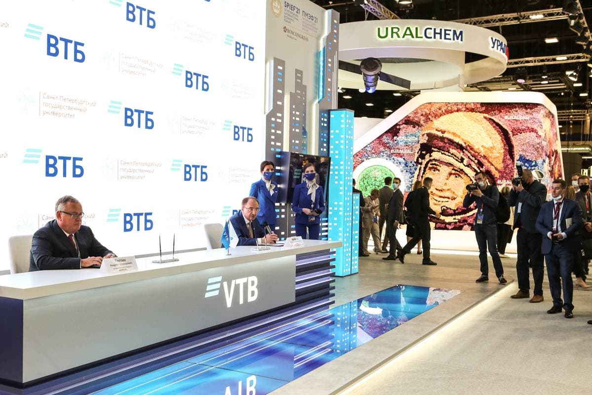  بنك في تي بي، ثاني أكبر مقرض في روسيا، الذي تولى مهمة إصلاح القطاع الزراعي وأصبح أكبر لاعب في سوق الحبوب. 