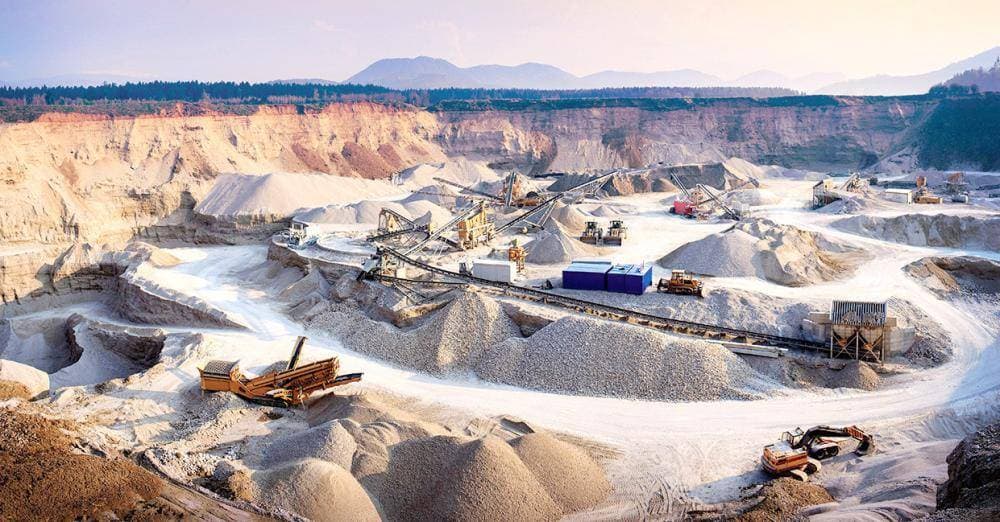 المخالفات المرصودة تباينت بين استغلال للرمل العادي ومواد الكسارات البحص.