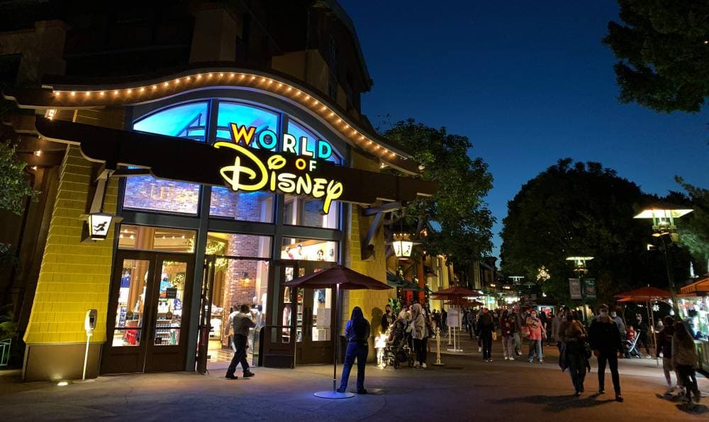 طرحت "ديزني" قبل فترة مجموعة من الإنتاجات الكبيرة.