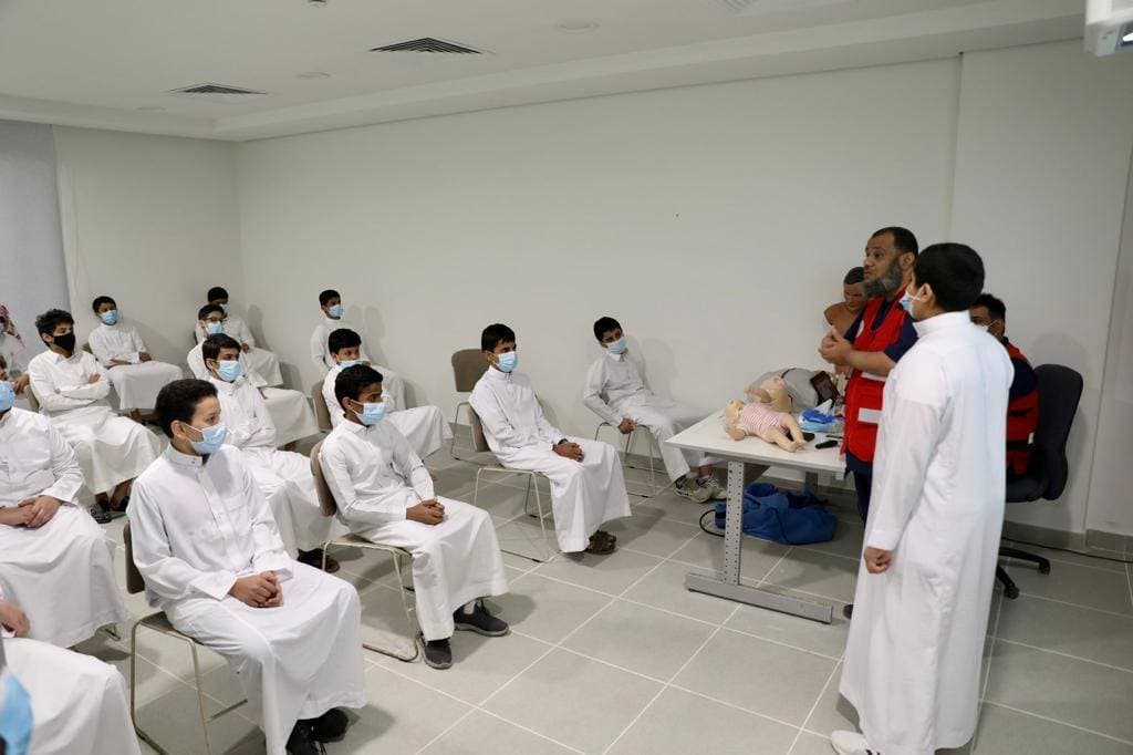 تقديم الرعاية الصحية للطلاب لدعم استمرار الرحلة التعليمية.