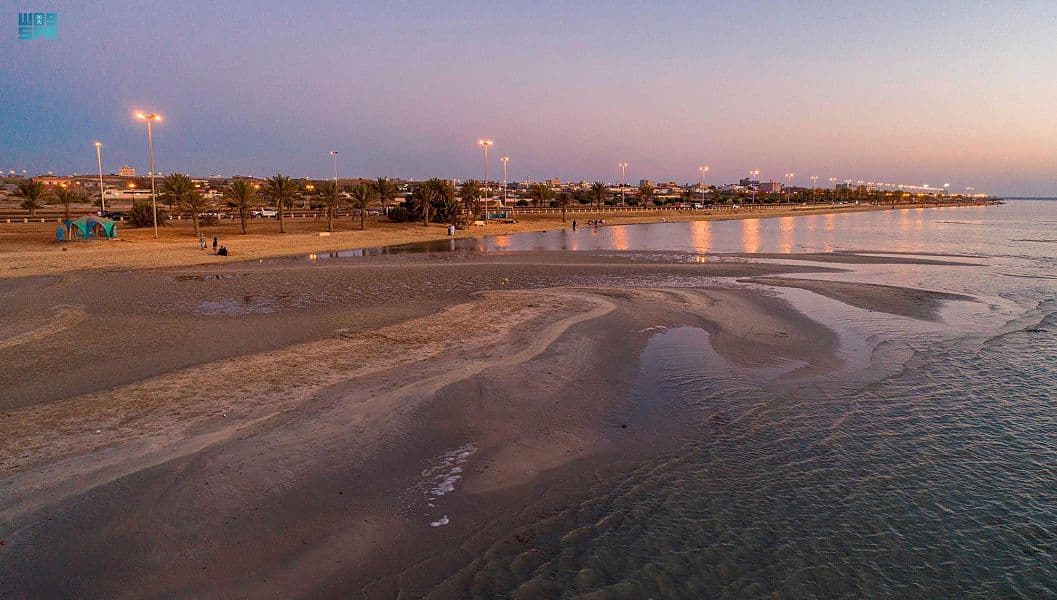 الاسترخاء والاستكشاف .. تجارب سياحية تقدمها أملج على متن القوارب