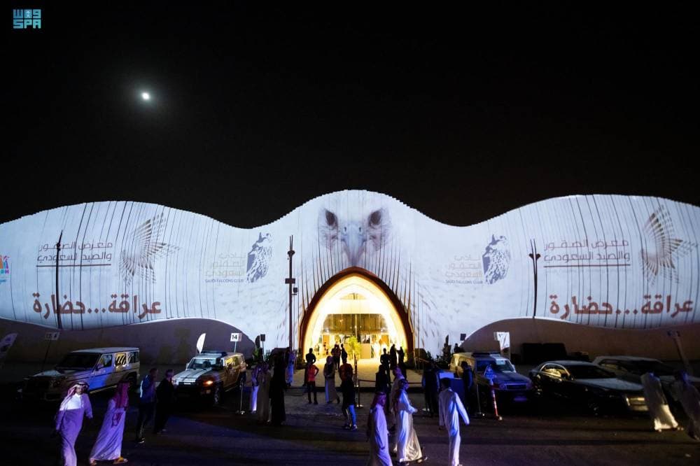 يشهد المعرض إقبالاً كبيراً من المهتمين بالصقور