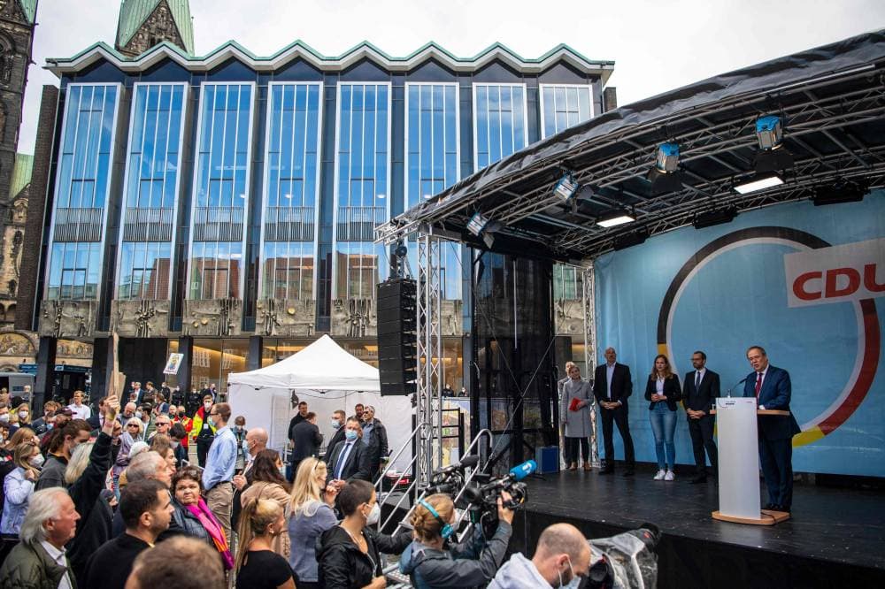 لاشيت خلال تجمع حاشد في بريمن شمال ألمانيا. "الفرنسية"